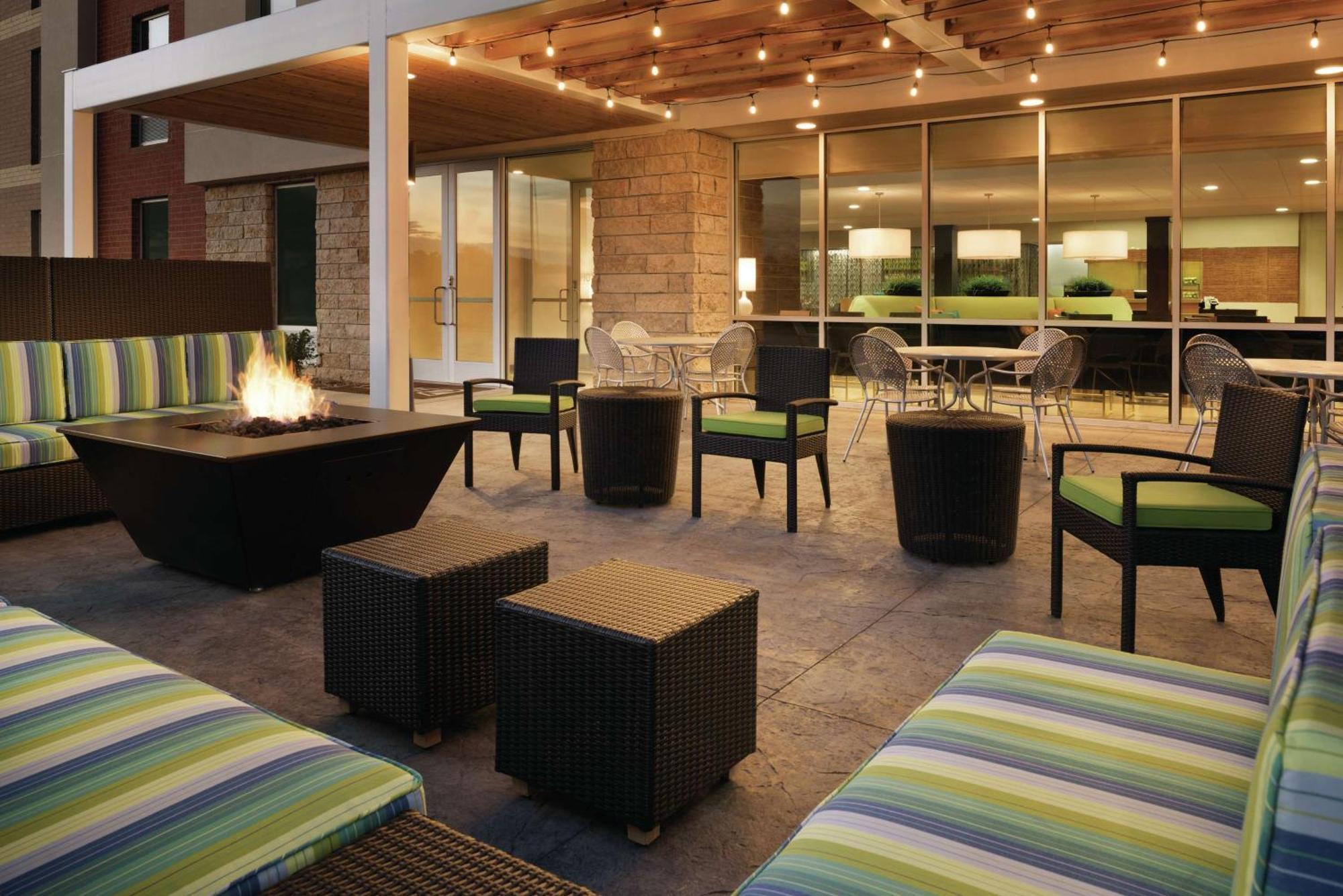 Home2 Suites By Hilton Iowa City Coralville Exterior foto