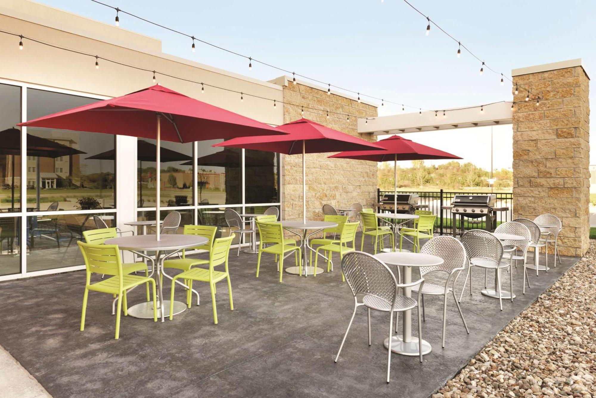 Home2 Suites By Hilton Iowa City Coralville Exterior foto