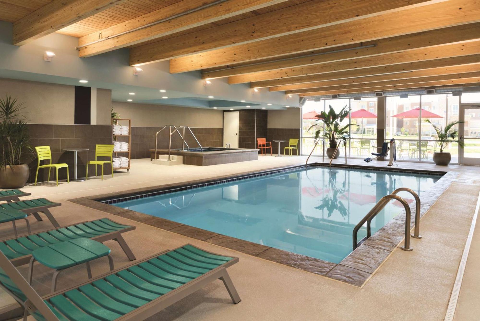 Home2 Suites By Hilton Iowa City Coralville Exterior foto